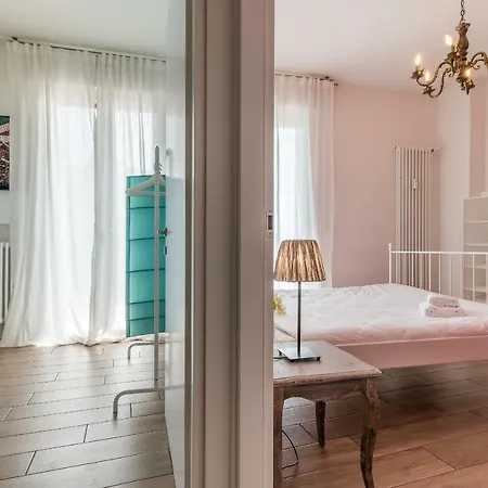 Color Notes Close To @treviso Train Station Апартаменты