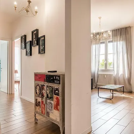 Apartment Color Notes Close To @treviso Train Station Treviso