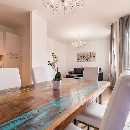 Apartment Color Notes Close To @treviso Train Station