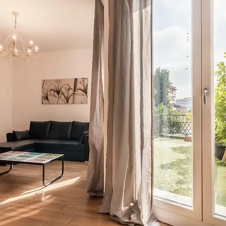 Color Notes Close To @treviso Train Station Apartment *