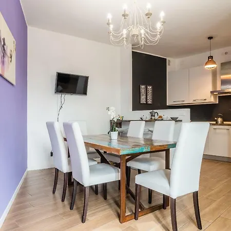 Color Notes Close To @treviso Train Station Apartment *