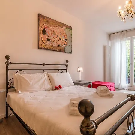 Color Notes Close To @treviso Train Station * Treviso