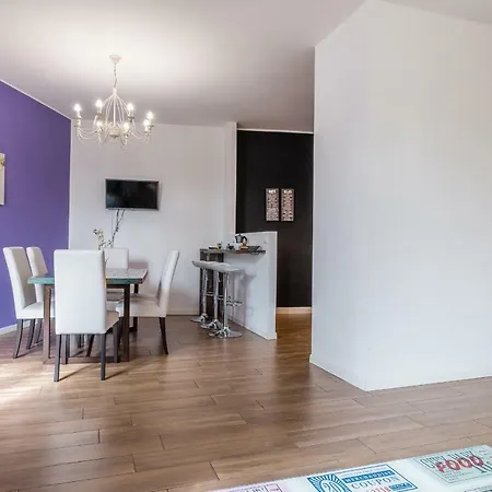 Apartment Color Notes Close To @treviso Train Station