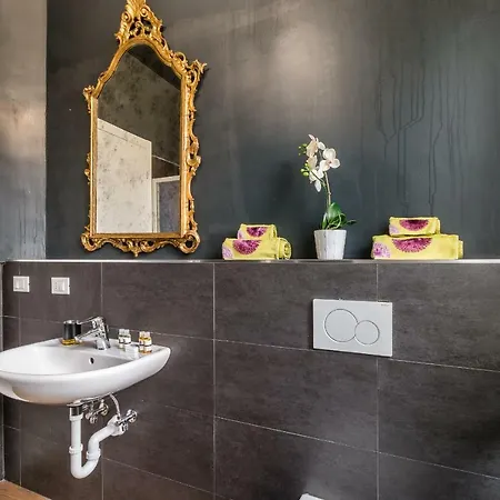Apartment Color Notes Close To @treviso Train Station *