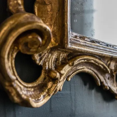 Apartment Color Notes Close To @treviso Train Station *