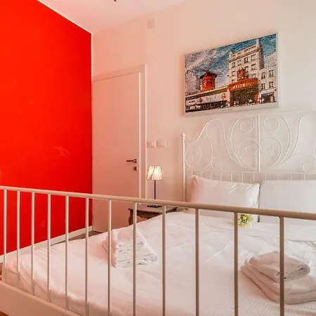 Color Notes Close To @treviso Train Station Тревизо